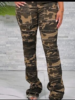 American Bazi Camouflage Distressed Wide-Leg Cargo Jeans - Brown/Black.